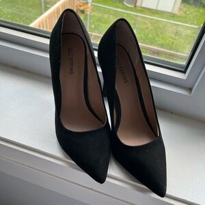 Black Pumps